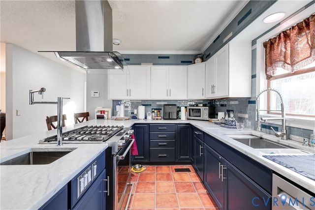 17801 Stage Rd, Barhamsville, VA 23011