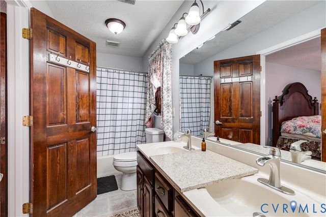 17801 Stage Rd, Barhamsville, VA 23011