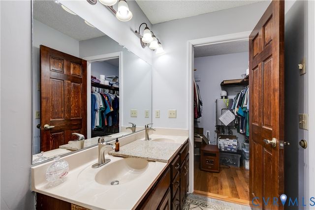 17801 Stage Rd, Barhamsville, VA 23011