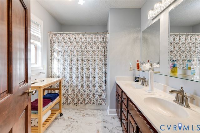 17801 Stage Rd, Barhamsville, VA 23011