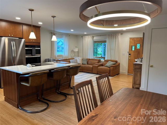 10 Oakwood Drive, Weaverville, NC 28787