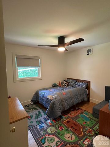 10 Oakwood Drive, Weaverville, NC 28787