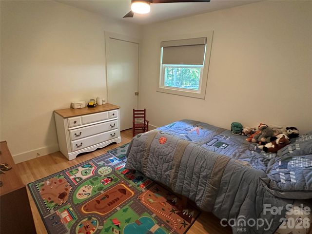10 Oakwood Drive, Weaverville, NC 28787