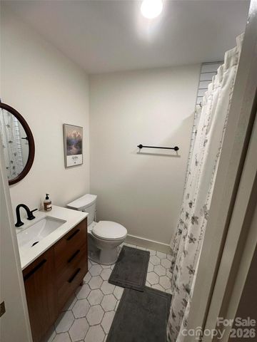 10 Oakwood Drive, Weaverville, NC 28787
