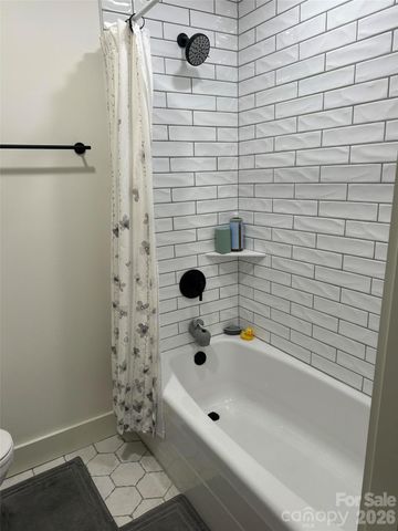 10 Oakwood Drive, Weaverville, NC 28787