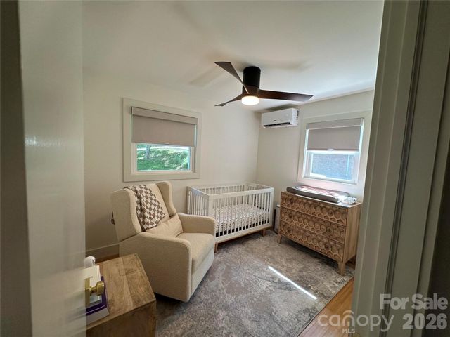 10 Oakwood Drive, Weaverville, NC 28787