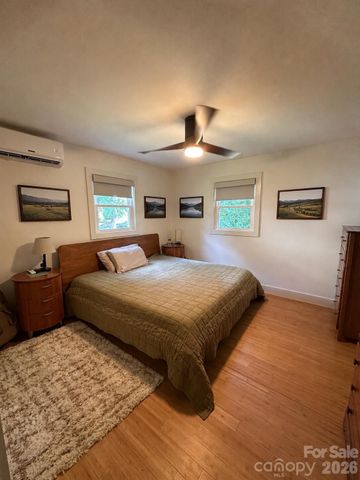 10 Oakwood Drive, Weaverville, NC 28787