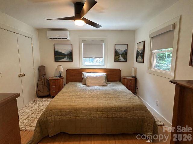 10 Oakwood Drive, Weaverville, NC 28787
