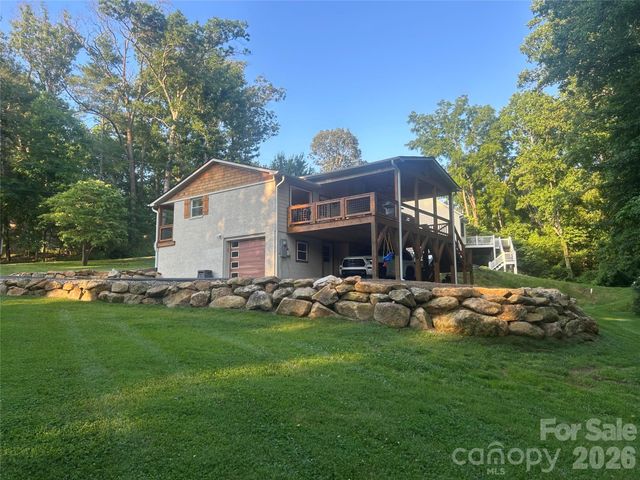 10 Oakwood Drive, Weaverville, NC 28787