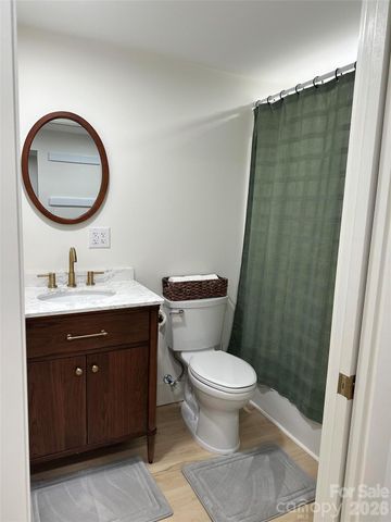 10 Oakwood Drive, Weaverville, NC 28787