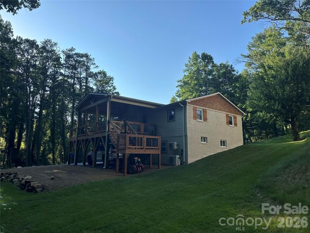10 Oakwood Drive, Weaverville, NC 28787