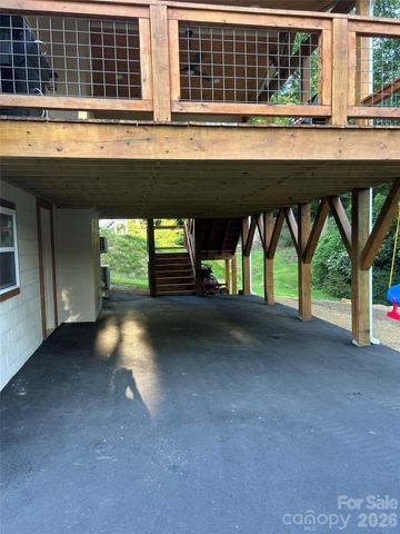 10 Oakwood Drive, Weaverville, NC 28787