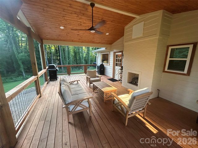 10 Oakwood Drive, Weaverville, NC 28787