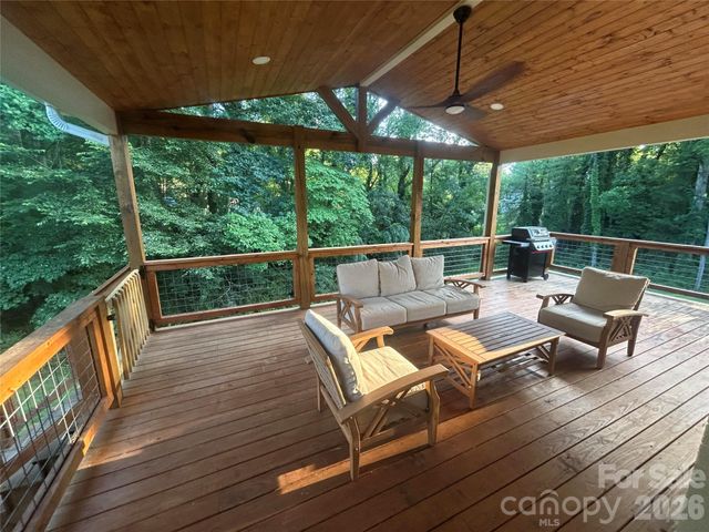 10 Oakwood Drive, Weaverville, NC 28787