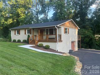 10 Oakwood Drive, Weaverville, NC 28787