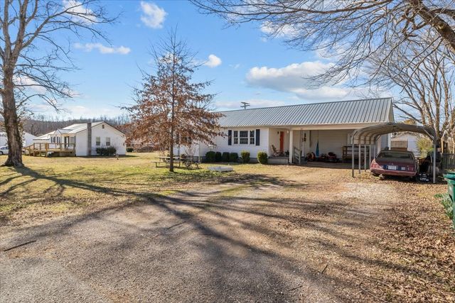 102 Sutton Ave, Waverly, TN 37185