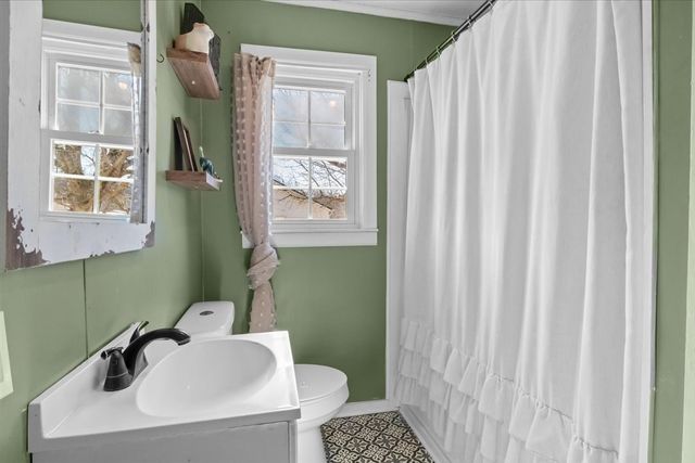 102 Sutton Ave, Waverly, TN 37185