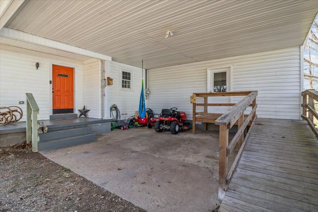 102 Sutton Ave, Waverly, TN 37185