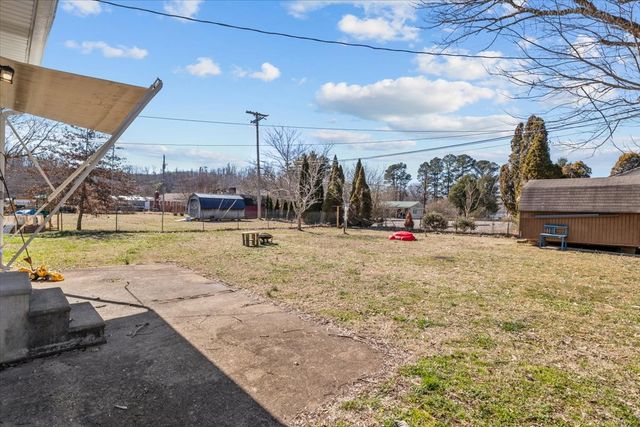 102 Sutton Ave, Waverly, TN 37185