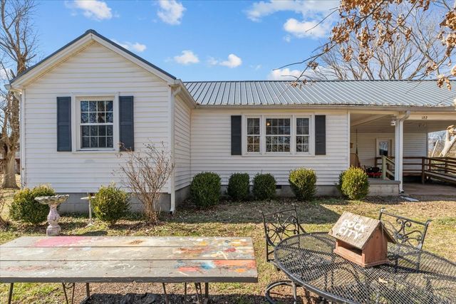 102 Sutton Ave, Waverly, TN 37185