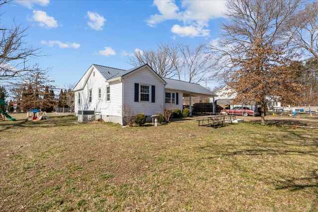 102 Sutton Ave, Waverly, TN 37185