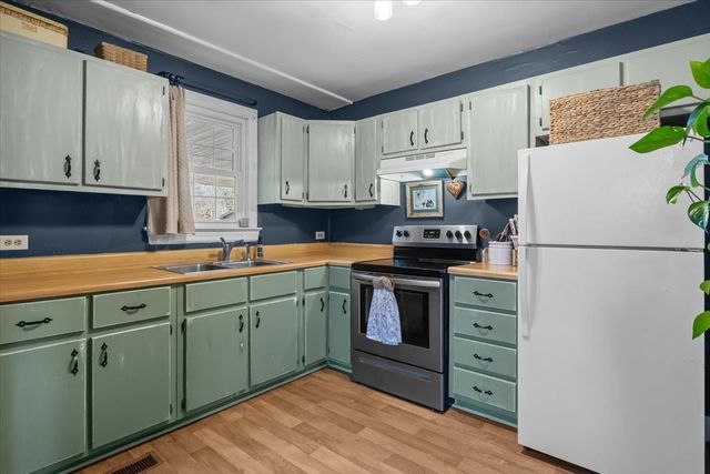 102 Sutton Ave, Waverly, TN 37185