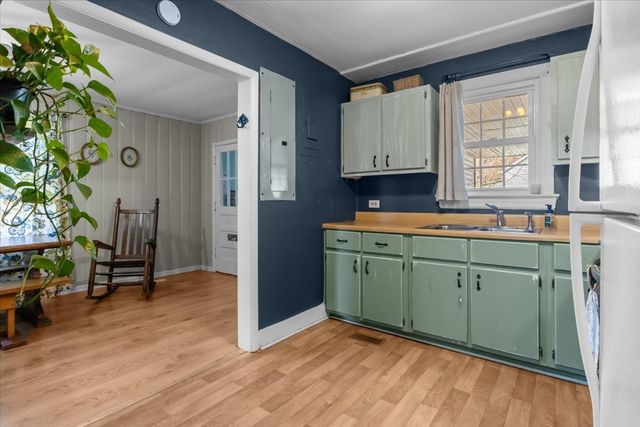 102 Sutton Ave, Waverly, TN 37185