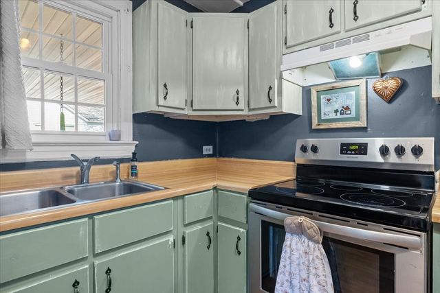 102 Sutton Ave, Waverly, TN 37185