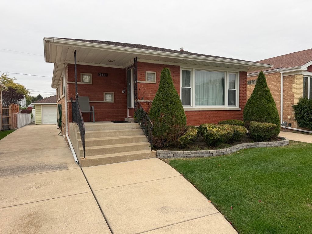 2822 W 102nd Place, Evergreen Park, IL 60805 — exterior