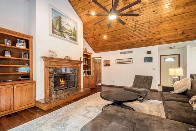 26366 Hummingbird Road, South Bend, IN 46619