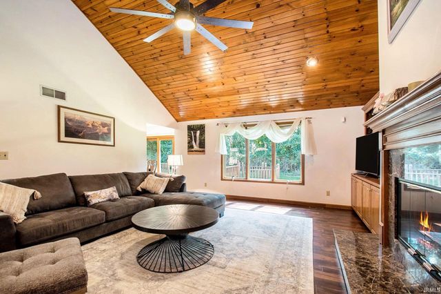 26366 Hummingbird Road, South Bend, IN 46619