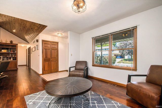 26366 Hummingbird Road, South Bend, IN 46619