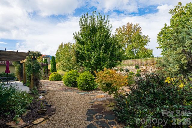 5 Pacifico Drive 3, Asheville, NC 28806