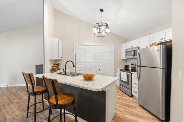 706 PARK DEVILLE PL, Columbia, MO 65203