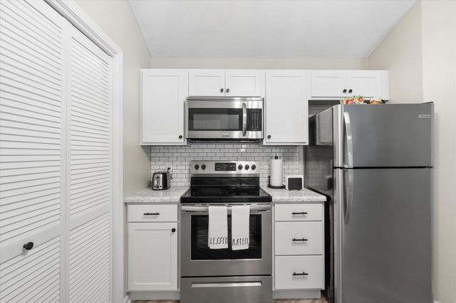 706 PARK DEVILLE PL, Columbia, MO 65203