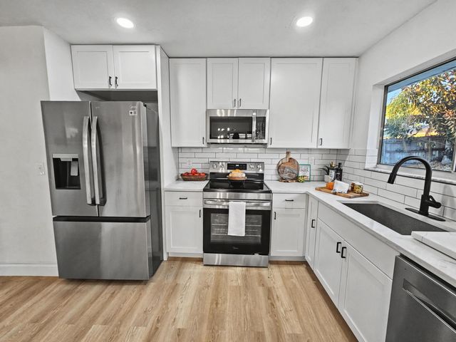 433 SE Seahouse Drive, Port St. Lucie, Port St Lucie, FL 34983