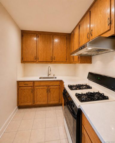 14470 41 Avenue 4, Flushing, NY 11355