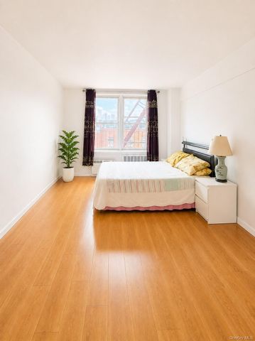 14470 41 Avenue 4, Flushing, NY 11355