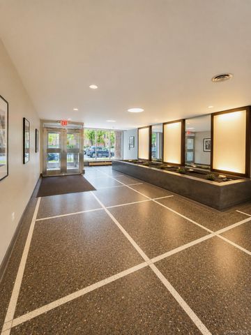 14470 41 Avenue 4, Flushing, NY 11355
