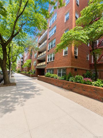 14470 41 Avenue 4, Flushing, NY 11355