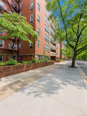14470 41 Avenue 4, Flushing, NY 11355