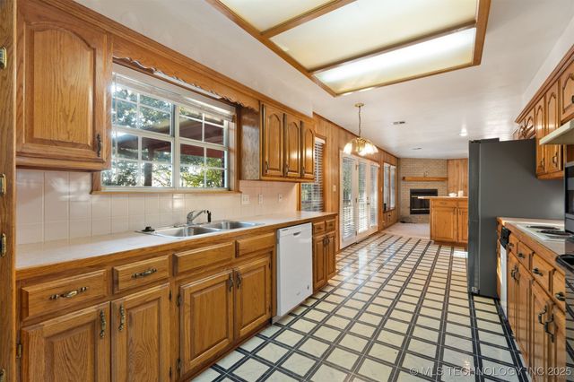 42555 Timber Ridge Road, Howe, OK 74940