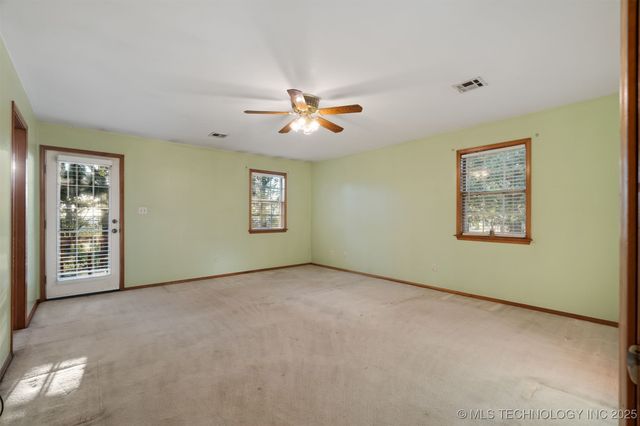 42555 Timber Ridge Road, Howe, OK 74940