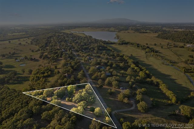 42555 Timber Ridge Road, Howe, OK 74940