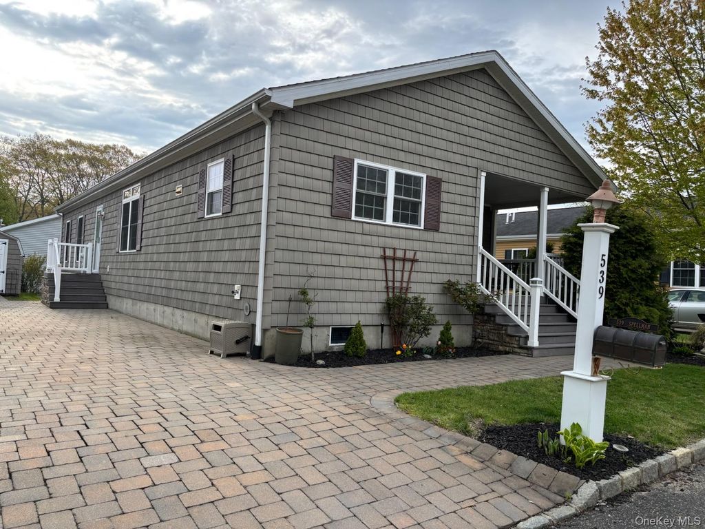 1661 OLD COUNTRY Road 539, Riverhead, NY 11901