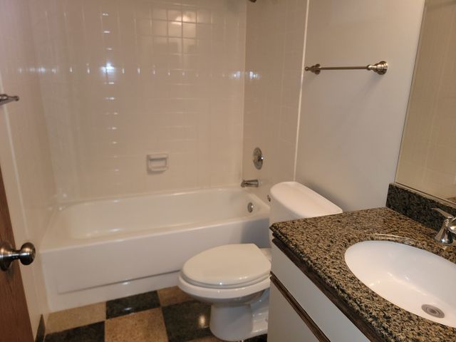 75 Kristin Circle 401, Schaumburg, IL 60195