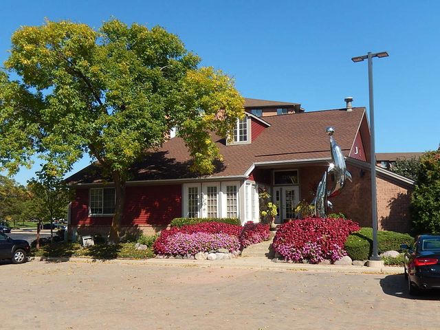 75 Kristin Circle 401, Schaumburg, IL 60195