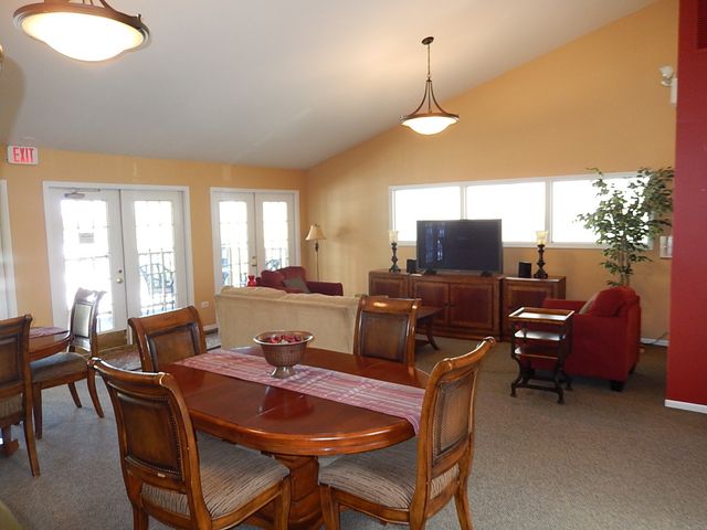 75 Kristin Circle 401, Schaumburg, IL 60195
