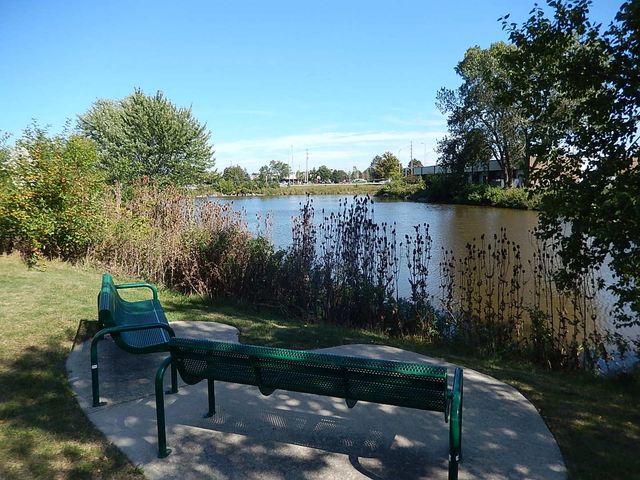 75 Kristin Circle 401, Schaumburg, IL 60195