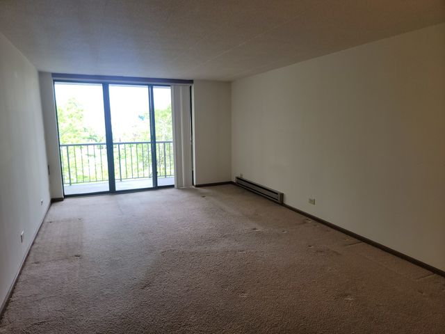 75 Kristin Circle 401, Schaumburg, IL 60195